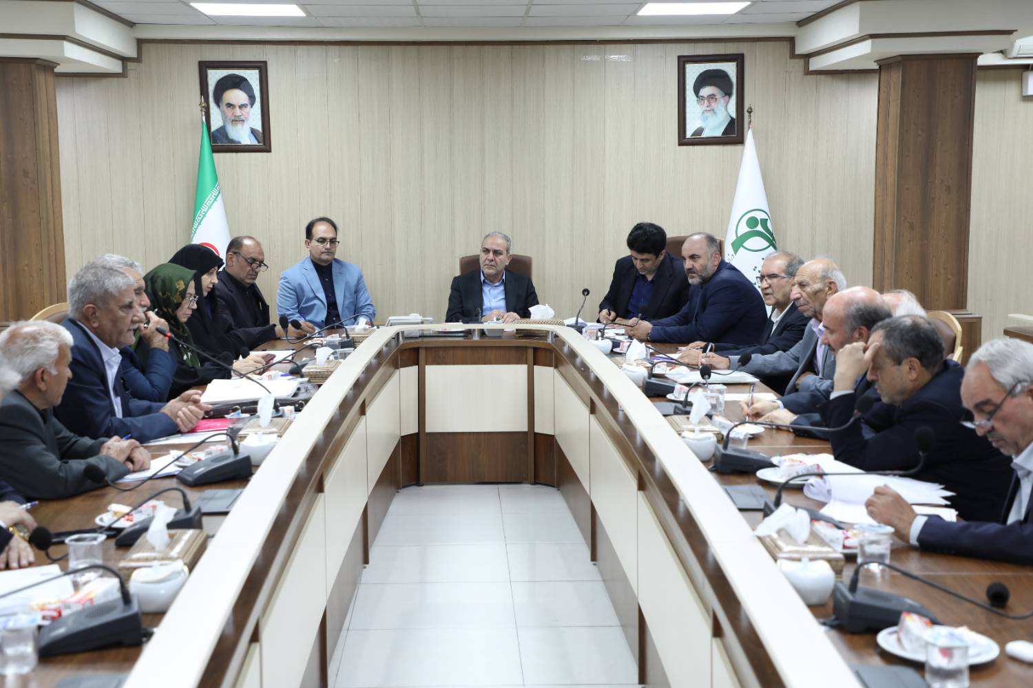 نشست مشترک مدیرعامل صندوق بازنشستگی کشوری با تعدادی از روسای کانون های بازنشستگان برگزار شد
